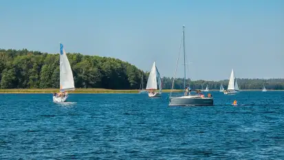 Początek września nad jeziorem Kisajno z wody