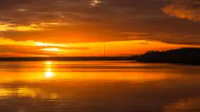 Wschód słońca nad jeziorem Niegocin w Wilkasach, grudzień 2024 r. - zdjęcie 15