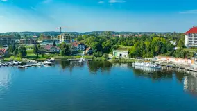 Mikołajki i okoliczne jeziora z drona, wrzesień 2024 r. - zdjęcie 40