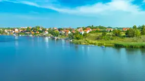 Mikołajki i okoliczne jeziora z drona, wrzesień 2024 r. - zdjęcie 26