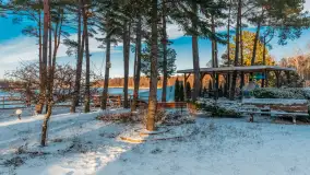 Hotel i port Tajty lekkie oprószone śniegiem, styczeń 2025 - zdjęcie 7