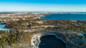 Jezioro Kisajno, Tajty, Piękna Góra w zimowej scenerii z drona - zdjęcie 33