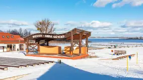 Niedzielne, zimowe popołudnie w Wilkasach nad Niegocinem, luty 2025 r. - zdjęcie 1