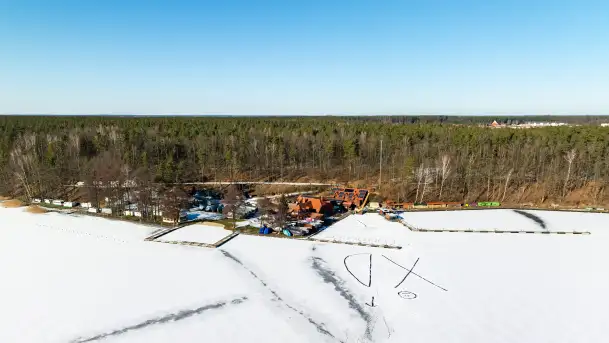 Port Pod Dębem w zimowym śnie i... białej odsłonie, luty 2025 r.