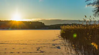 Zachód słońca nad jeziorem Kisajno, Piękna Góra, luty 2025 r.