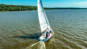Lipcowe żeglowanie podczas szkoleń żeglarskich na Jezioraku - zdjęcie 11