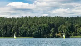 Młodzi adepci żeglarstwa nad jeziorem Dadaj - Rumszewicz Sailing - zdjęcie 31