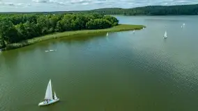 Młodzi adepci żeglarstwa nad jeziorem Dadaj - Rumszewicz Sailing - zdjęcie 44