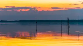 Zachód słońca nad jeziorem Niegocin, Bystry, dzika plaża, kwiecień 2025 - zdjęcie 20