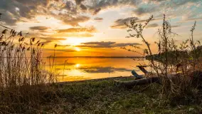 Relaksujący, kwietniowy zachód słońca nad jeziorem Dargin - zdjęcie 8