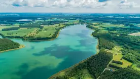 Jezioro Harsz położone blisko północnych szlaków WJM z drona - zdjęcie 27