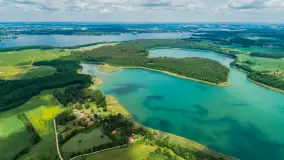 Jezioro Harsz położone blisko północnych szlaków WJM z drona - zdjęcie 15