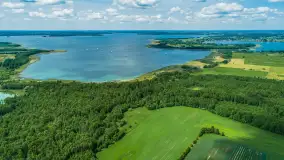 Jezioro Harsz położone blisko północnych szlaków WJM z drona - zdjęcie 9