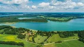 Jezioro Harsz położone blisko północnych szlaków WJM z drona - zdjęcie 25