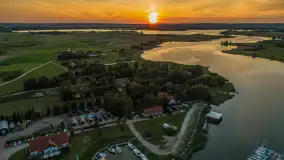 Zachód słońca z drona nad jeziorem Górkło, czerwiec 2025 r. - zdjęcie 20