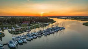 Zachód słońca z drona nad jeziorem Górkło, czerwiec 2025 r. - zdjęcie 19