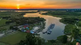 Zachód słońca z drona nad jeziorem Górkło, czerwiec 2025 r. - zdjęcie 7