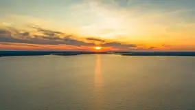 Zachód słońca nad jeziorem Śniardwy i wyspą Szeroki Ostrów, czerwiec 2025 r. - zdjęcie 11