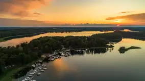 Zachód słońca nad jeziorem Kisajno, Łabędzi Ostrów, lipiec 2025 r. - zdjęcie 5