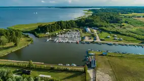 Port Mix Mamry nad jeziorem Mamry z lotu ptaka, lipiec 2025 r. - zdjęcie 14