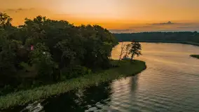 Zachód słońca nad jeziorem Kisajno, Łabędzi Ostrów, lipiec 2025 r. - zdjęcie 6