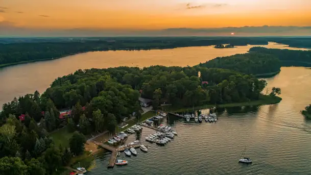 Zachód słońca nad jeziorem Kisajno, Łabędzi Ostrów, lipiec 2025 r.