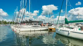 Niedzielny poranek w porcie AZS Wilkasy nad Niegocinem, lipiec 2025 r. - zdjęcie 37