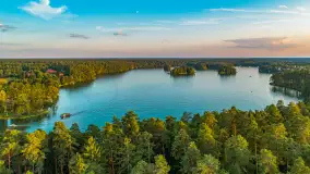 Jezioro Nidzkie i przystań OW Wodnik na fotkach  z drona, sierpień 2025 r. - zdjęcie 7