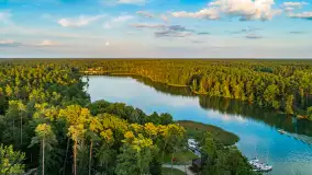 Jezioro Nidzkie i przystań OW Wodnik na fotkach  z drona, sierpień 2025 r. - zdjęcie 24