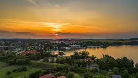 Mikołajki po zachodzie słońca z drona, sierpień 2025 r. - zdjęcie 6