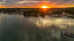 Ryn z lotu ptaka o zachodzie słońca, sierpień 2025 r. - zdjęcie 30