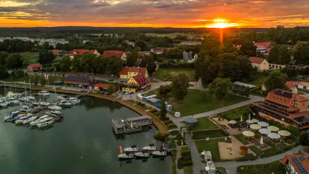 Ryn z lotu ptaka o zachodzie słońca, sierpień 2025 r. - zdjęcie 11