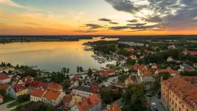 Ryn z lotu ptaka o zachodzie słońca, sierpień 2025 r. - zdjęcie 16