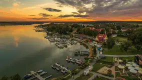 Ryn z lotu ptaka o zachodzie słońca, sierpień 2025 r. - zdjęcie 44