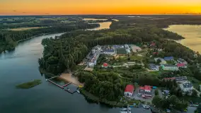 Zachód słońca z drona nad jeziorem Tajty i Piękną Góra, sierpień 2025 r. - zdjęcie 11