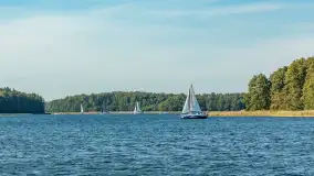 Żagle i ruch na jeziorze Kisajno, ostatnie dni lata, wrzesień 2025 r. - zdjęcie 59