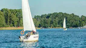 Żagle i ruch na jeziorze Kisajno, ostatnie dni lata, wrzesień 2025 r. - zdjęcie 9