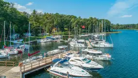 Jezioro Kisajno i port Łabędzi Ostrów na początku września 2025 r. z drona - zdjęcie 17