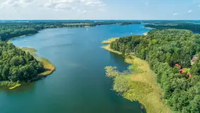 Jezioro Kisajno i port Łabędzi Ostrów na początku września 2025 r. z drona - zdjęcie 3