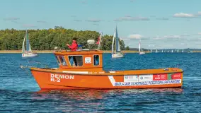 Jezioro Kisajno pełne jachtów, trwa żeglarski wrzesień 2025 - zdjęcie 23