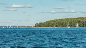 Jezioro Kisajno pełne jachtów, trwa żeglarski wrzesień 2025 - zdjęcie 45