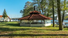 Jesienne kadry w porcie Pod Dębem, nad jeziorem Nidzkim, październik 2025 r. - zdjęcie 33