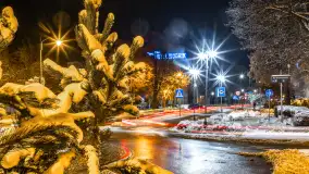 Nocne i zaśnieżone Giżycko, listopad 2025 r. - zdjęcie 5