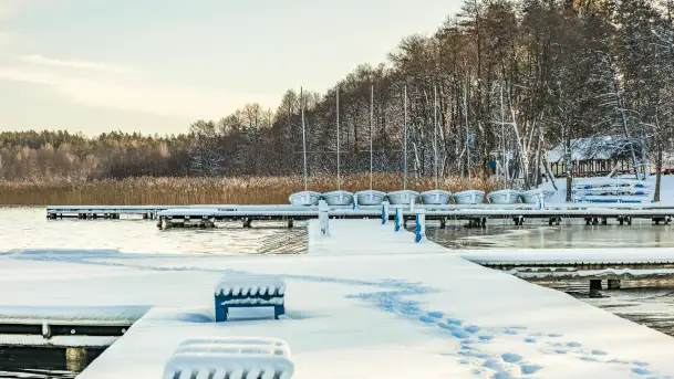 Zima w porcie Resort Niegocin, grudzień 2025 r.
