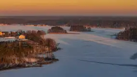 Zachód słońca nad jeziorem Nidzkim, Ruciane Nida z drona, styczeń 2026 r.  - zdjęcie 12