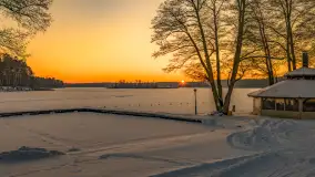 Zachód słońca nad jeziorem Nidzkim, Ruciane Nida z drona, styczeń 2026 r.  - zdjęcie 2