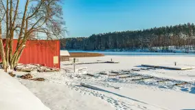 Wodnik nad jeziorem Nidzkim w zimowej scenerii, styczeń 2026 r. - zdjęcie 70