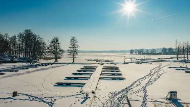 Jezioro Święcajty i przystań Nautica w Kolonii Rybackiej, wersja zimowa, styczeń 2026 .r