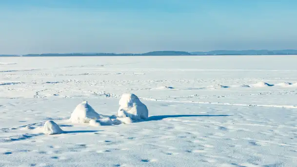 Marina Śniardwy i największe polskie jezioro w zimowej scenerii, styczeń 2026 r. - zdjęcie 6