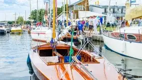 Oldtimery na wodzie w Giżycku: koncert, regaty i parada - zdjęcie 12